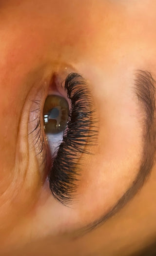 A Comprehensive Guide to Becoming a Lash Technician and Training for Success