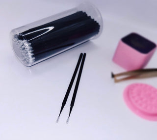 Disposable Microfibre Brushes: These brushes have a slender tip, which makes them ideal for precise application. They can be used for prepping, priming lashes, or applying remover products. Each pack contains 100 brushes.