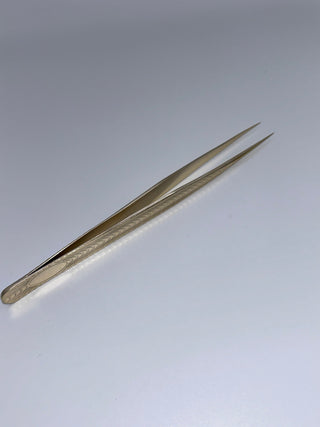 isolation tweezers. Easy to use to help lash extension application