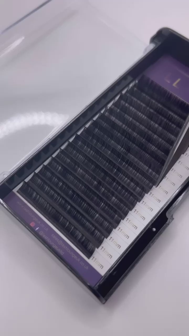 Elevate your lash game with these high-quality trays, and enjoy the freedom to create stunning lash extensions with ease.